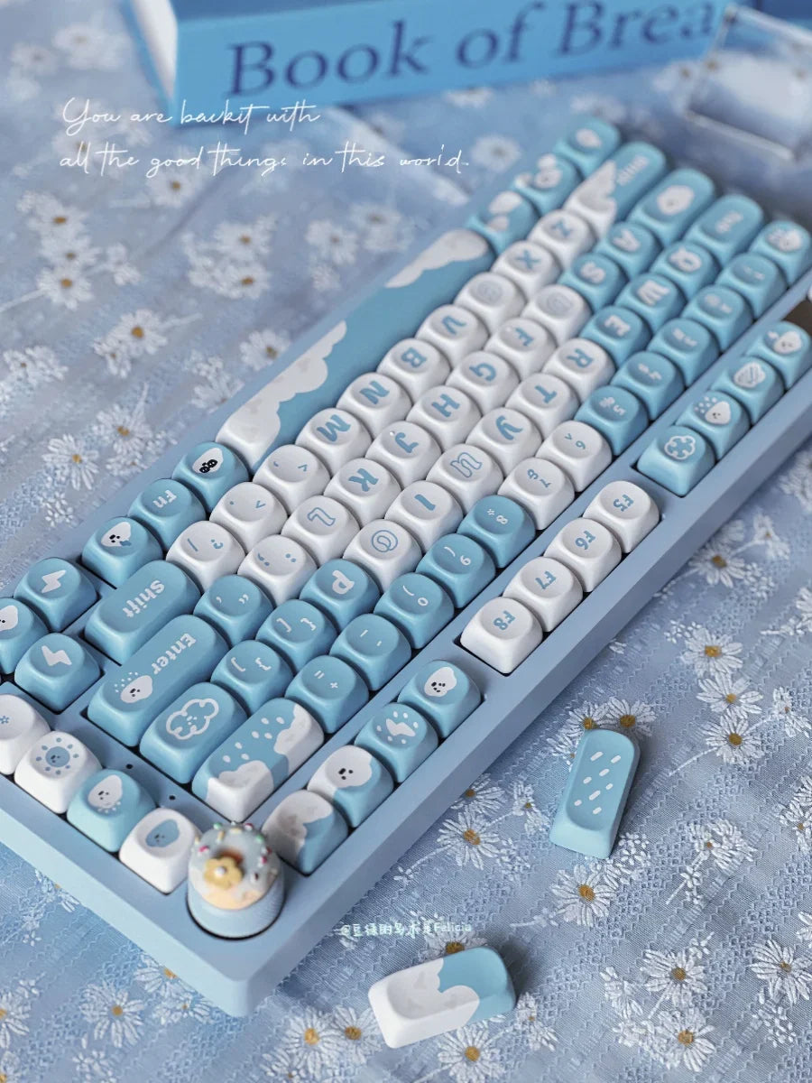White Cloud Theme Keycap Set 138 Key PBT Custom Cute Blue Personalized Keyboard Cap MOA Profile Key Cap for Mechanical Keyboard